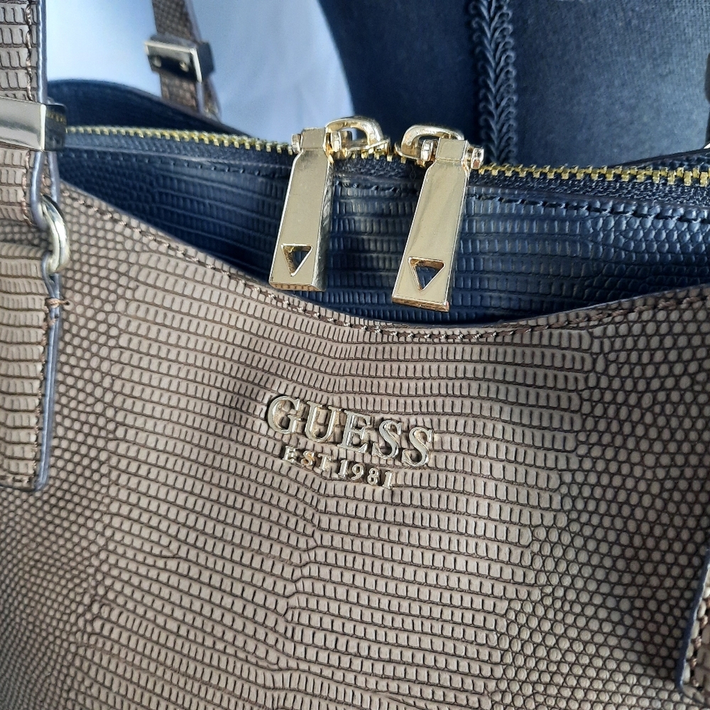 Guess Lyndi Shoulder Handbag Croc Embossed Animal Print Brown Black Med. Size - Picture 3 of 17